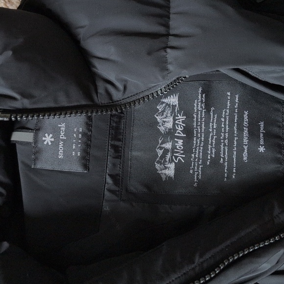 NEW Snow Peak Black Puffer Vest From Korea with Zipper Pockets Sz Large - Picture 3 of 6